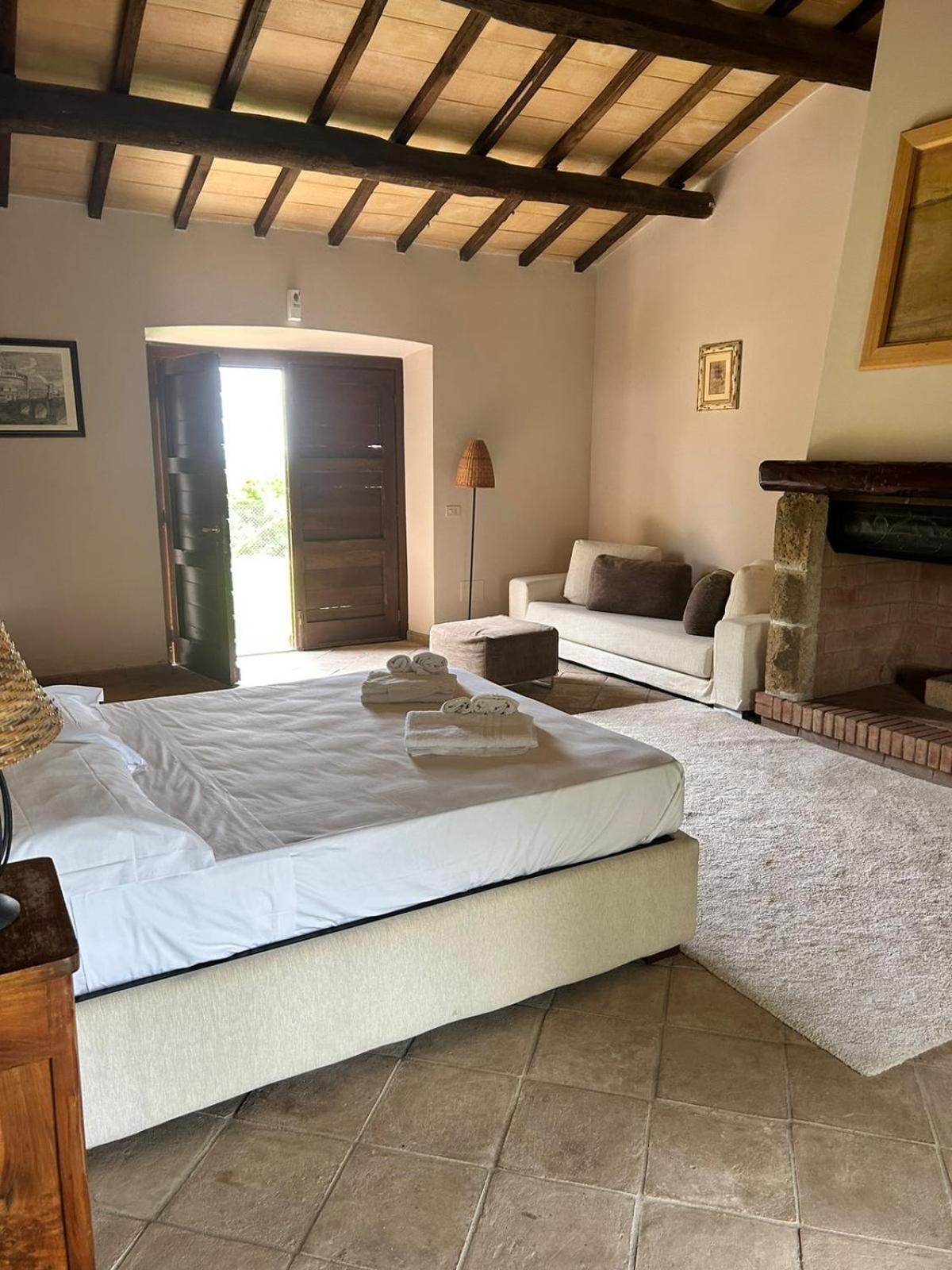 Agriturismo Cerrosughero Canino ภายนอก รูปภาพ